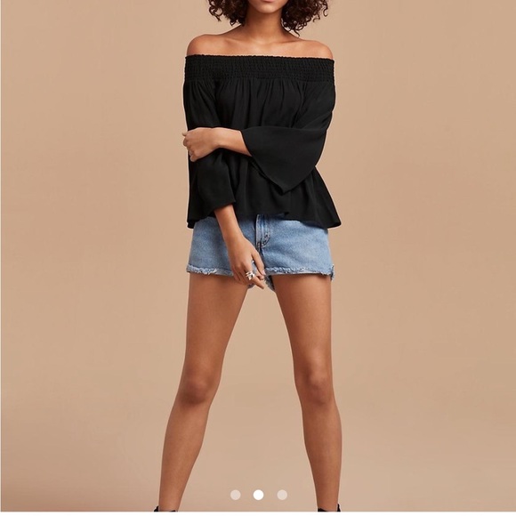 Aritzia/Talula Off the Shoulder Top - Picture 2 of 3